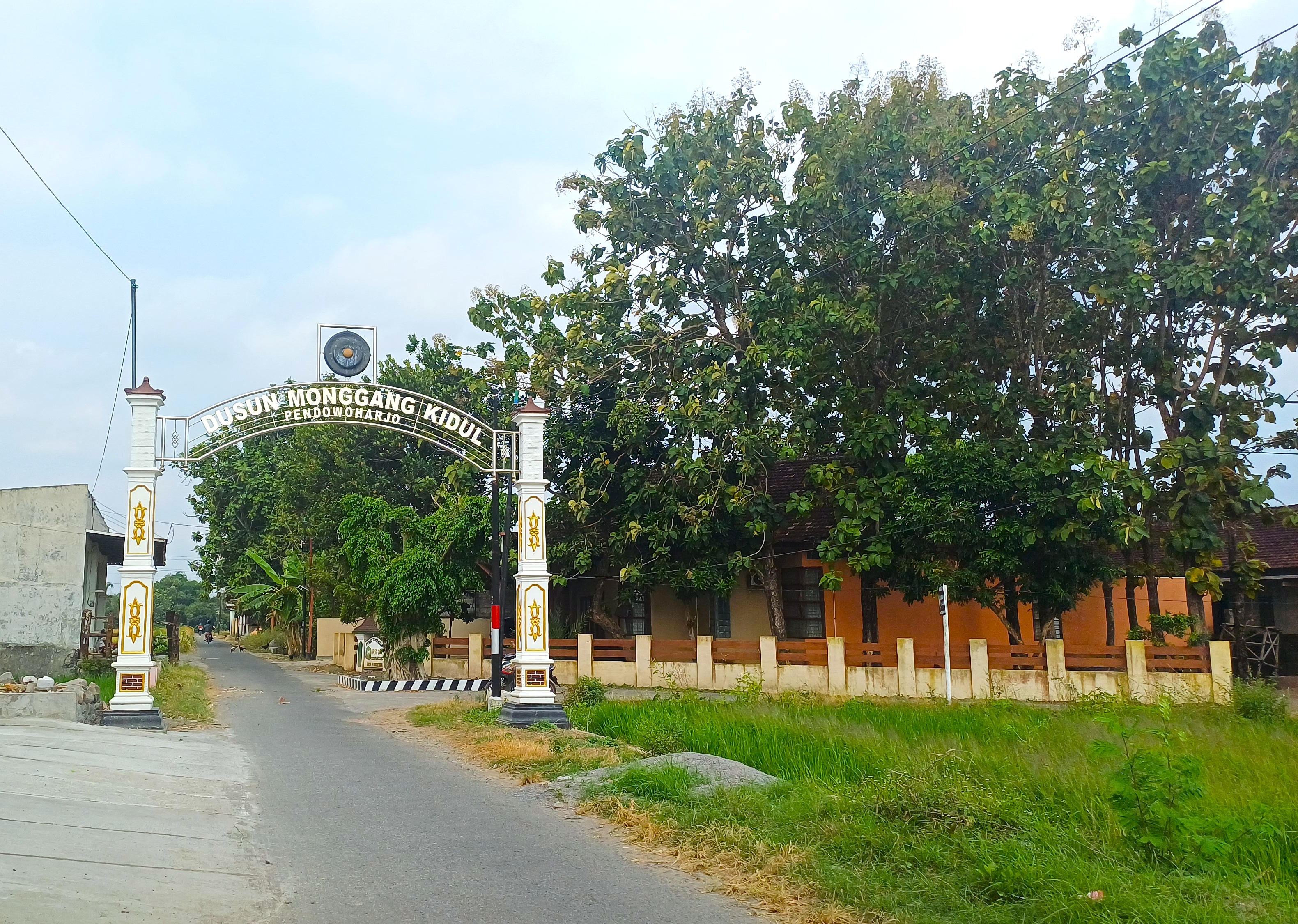 Tugu Monggang